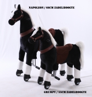 Kids-Horse "Grumpy" Schaukelpferd auf Rolle, schwarz mit weißer Flamme und Huf